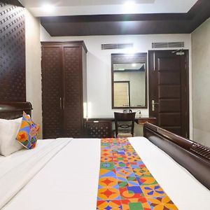 Qotel Signature Lavish Rajouri Garden New Delhi